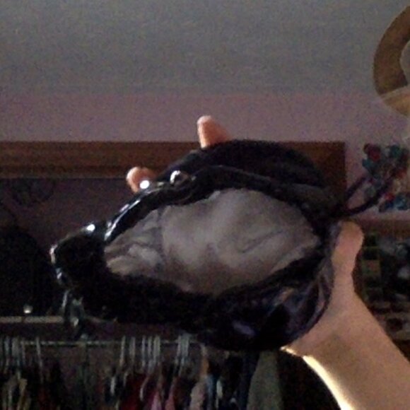 Mini Guess Pouch - Picture 3 of 5